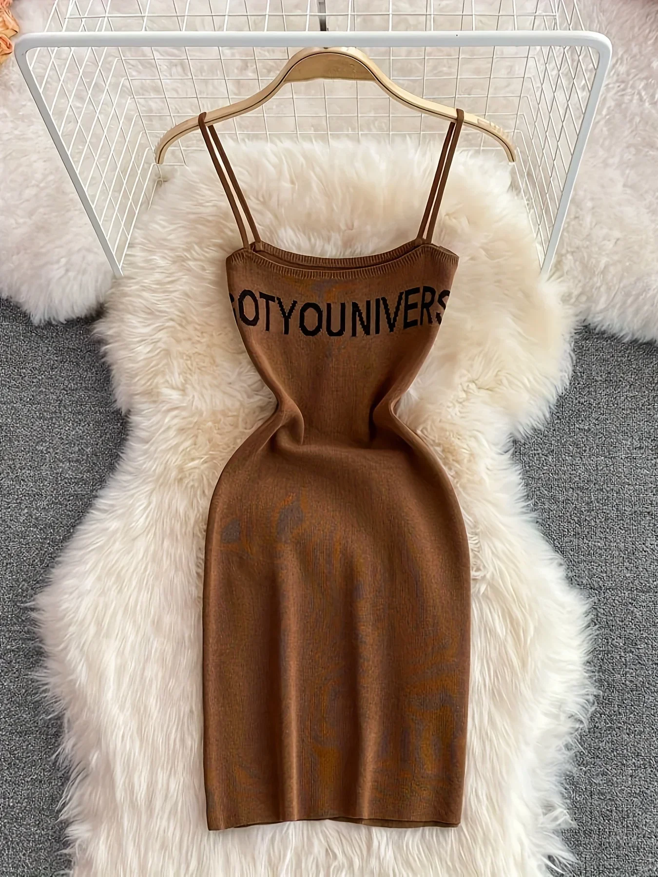 2026 Abito estivo verde con stampa di lettere Abito casual senza maniche aderente con spaghetti Abbigliamento donna Abiti prendisole corto