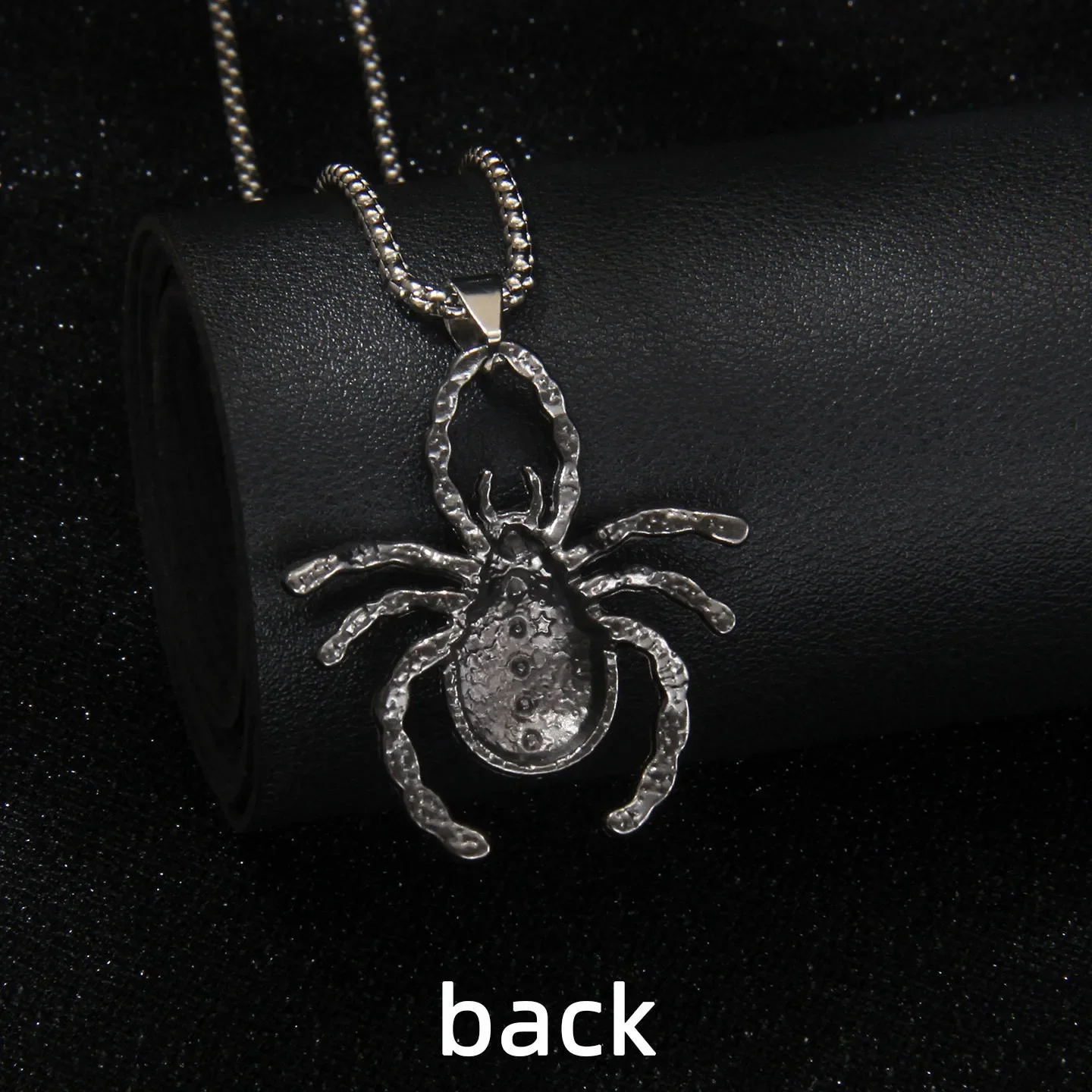 1 piece Fashion Halloween Spider Necklace Terrifying Spider Pendant Sweater Punk Necklace for Women Men Gifts Wholesale