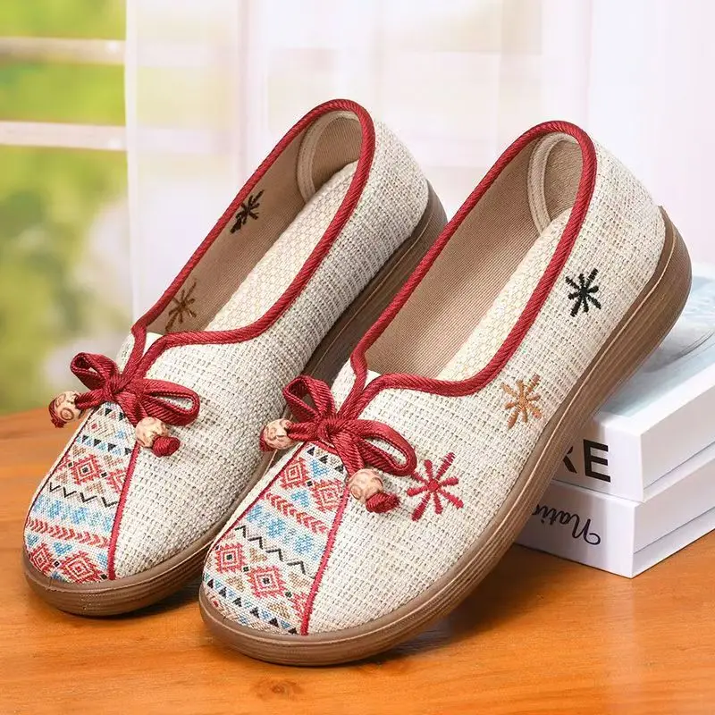 

Woman's New Ethnic Style Flat Sole Shoes Soft Sole Non Slip Round Toe Shallow Slip On Lightweight Middle-Aged And Elderly Shoes