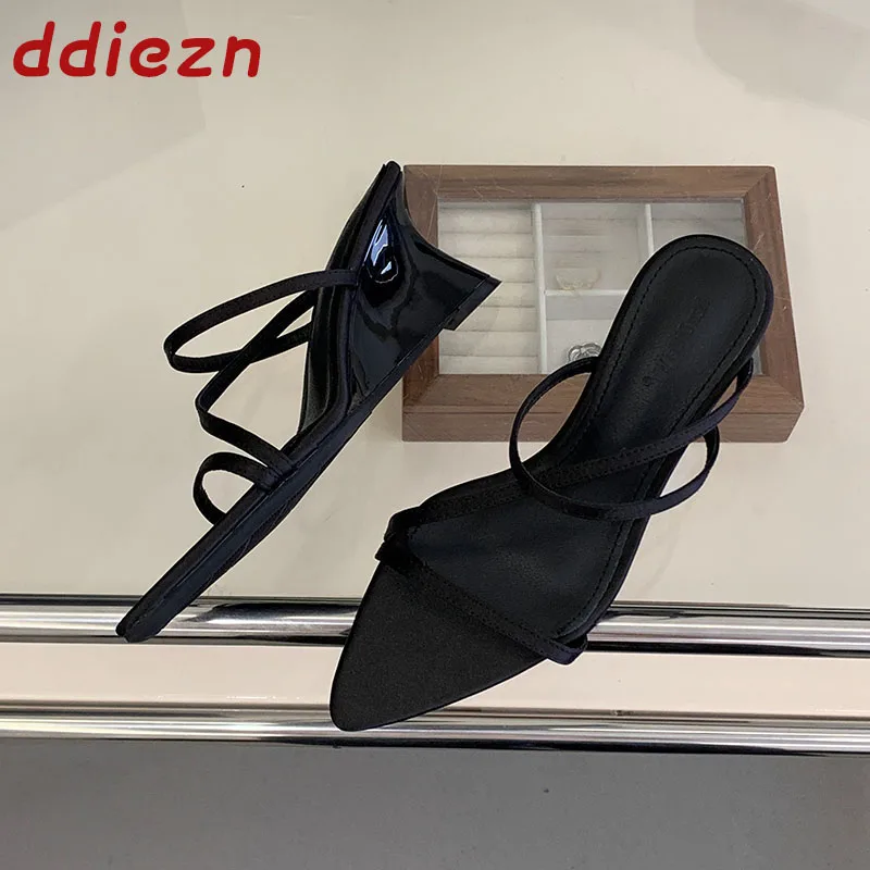 

Новые женские туфли-лодочки на танкетке Весна-Лето 2026: модные сандалии с острым носком, женские туфли на высоком каблуке без застежек