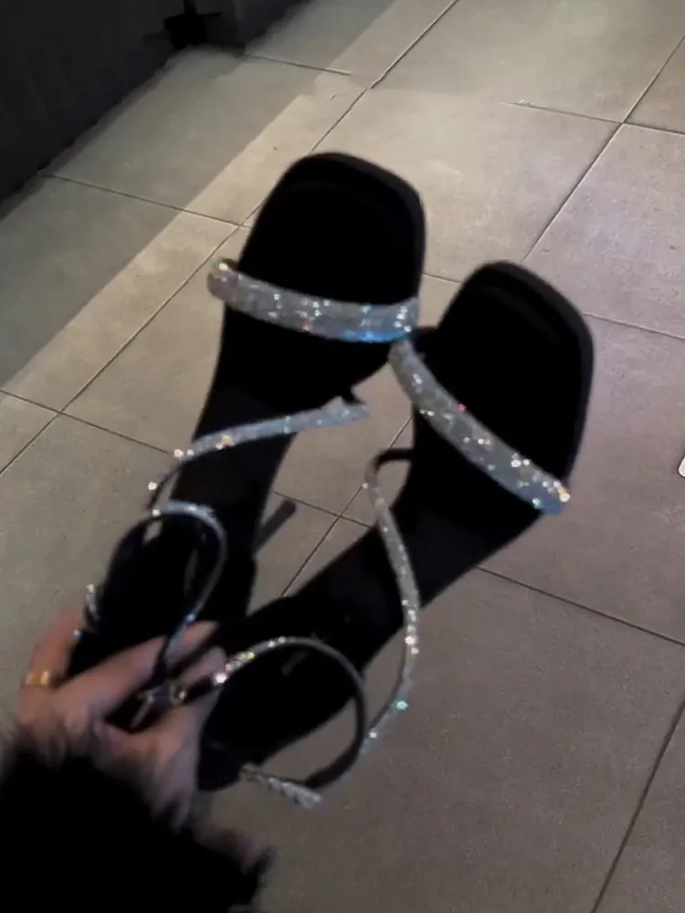 2026 Sommer Neue Mode Quadratische Spitze Strass Offene Zehen Einriemen-Stiletto High Heel Sandalen für Damen Große Größen 34-41 – Detail 8