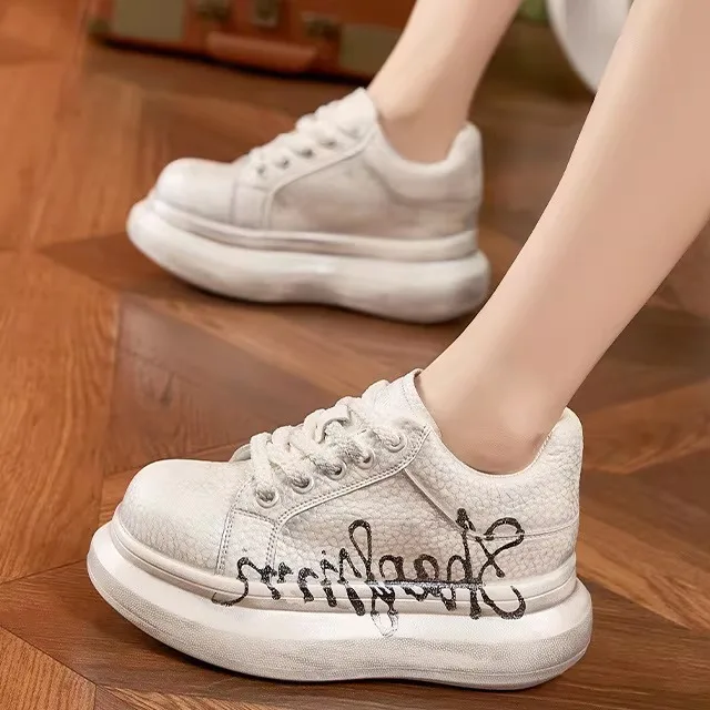 

Women's Sporty Casual Thick Bottomed Genuine Leather Sneakers Spring New Wild Pattern Versatile Low Top Shoes