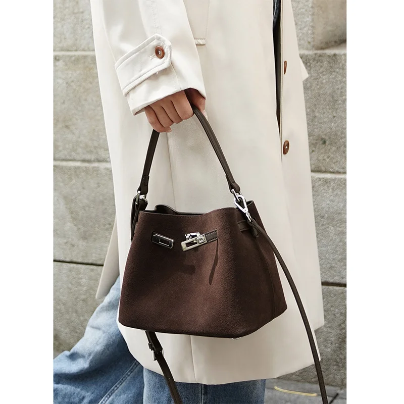 

2026 модная сумка-мешок для женщин, повседневная высококачественная матовая кожаная сумка, осенне-зимняя замшевая сумка на плечо, модные сумки через плечо