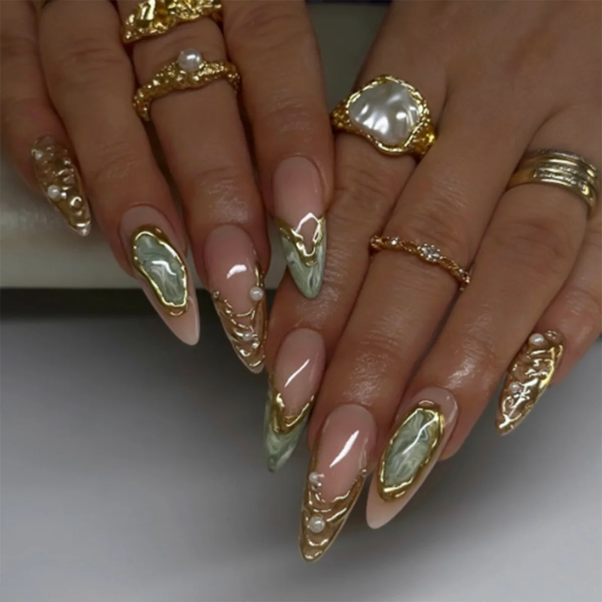 24Pcs Gilded Lines Aurora False Nail Pearl Design Reusable Long Almond French Nails Sets Press on Green Smudge Fake Nails Tips