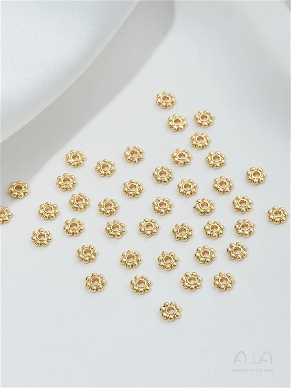 Copper 14K Gold-coated Snowflake Sheet, Small Flower Bead Spacer, Handmade Beaded Accessories DIY Handmade Jewelry Materials