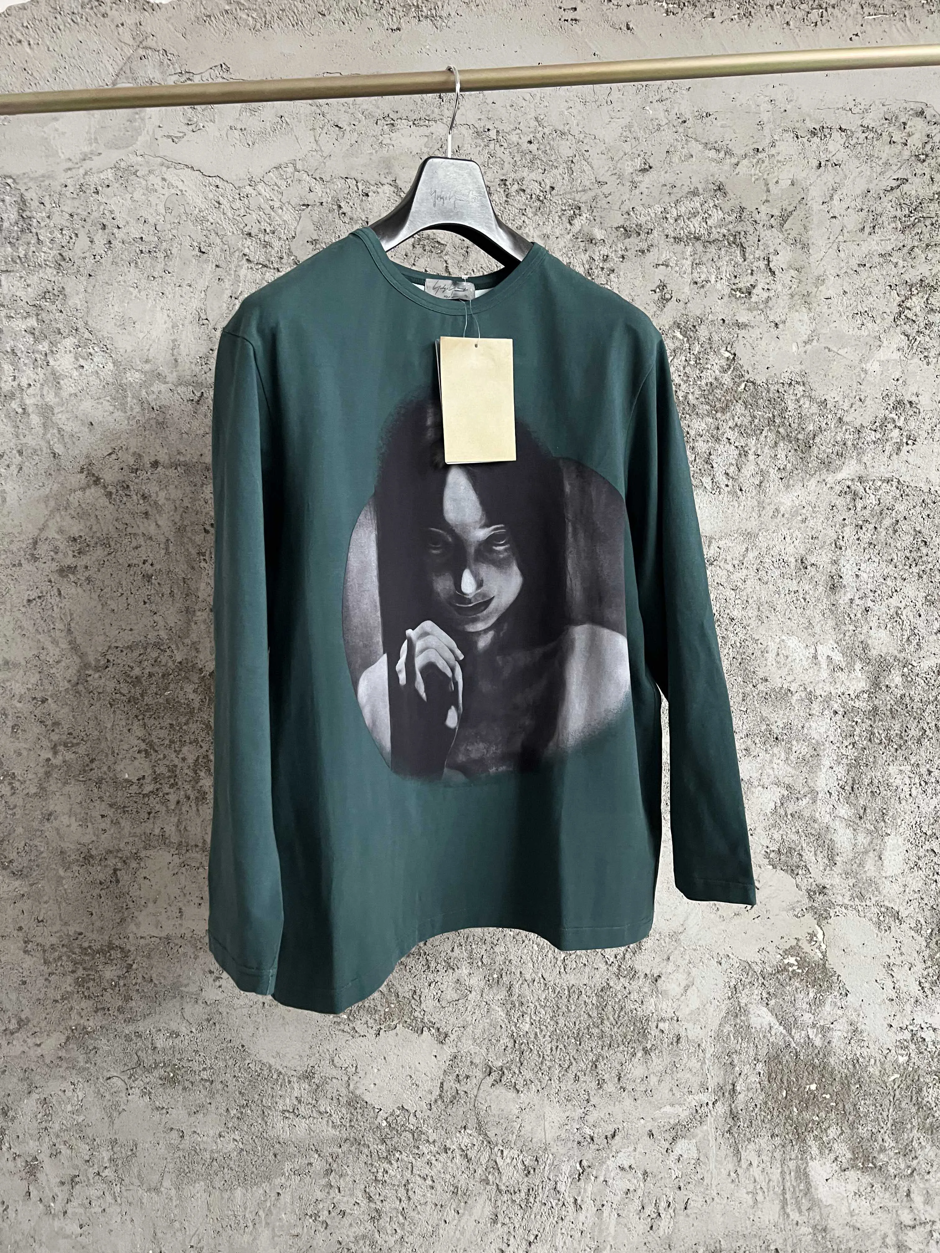 Design sense printed black beauty portrait T-shirt, round-neck short-sleeved top, dark pullover