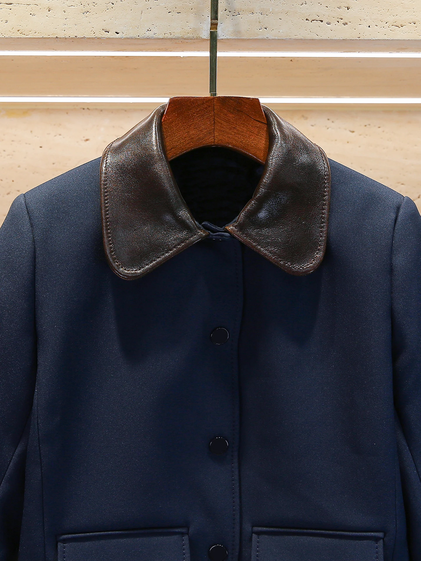 เสื้อแจ็คเก็ตหนังแท้ผู้หญิง ดีไซน์ต่อผ้า คอปก แบรนด์ S Home Nan You รุ่นใหม่ล่าสุดสำหรับฤดูใบไม้ร่วง สไตล์ลำลอง เรียบหรู ทรงตรง