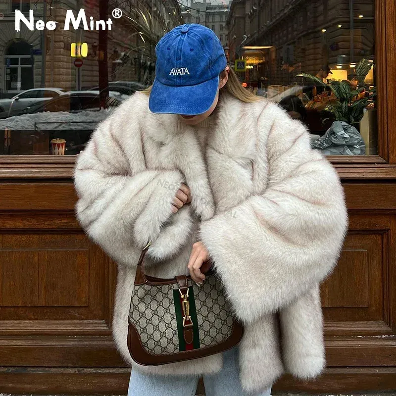  Neo Mint 2024 Winter Ins Hot Fashion Girls Oversized Gradient Fur Coat Women Thick Warm Outerwear Fluffy Faux Fox Fur Jacket 