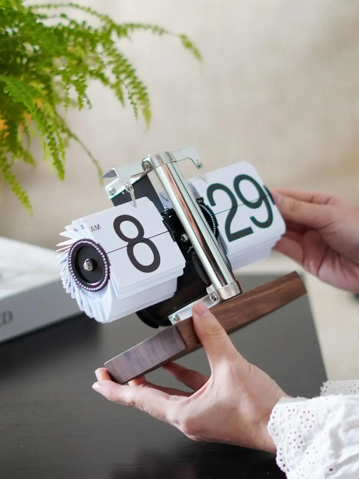 Vintage Flip Digital Clock Mechanical Automatically Flip Down Page Table Clock Office Flip Digital Clock Home Decor Gifts