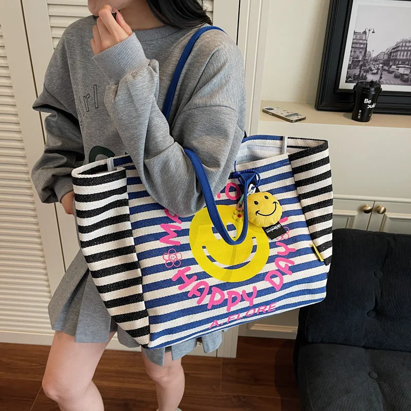 

Popular Korean Cartoon Canvas Bag ReusableLarge-Capacity Shopping Bag Casual commuting students to single shoulder Tote bag