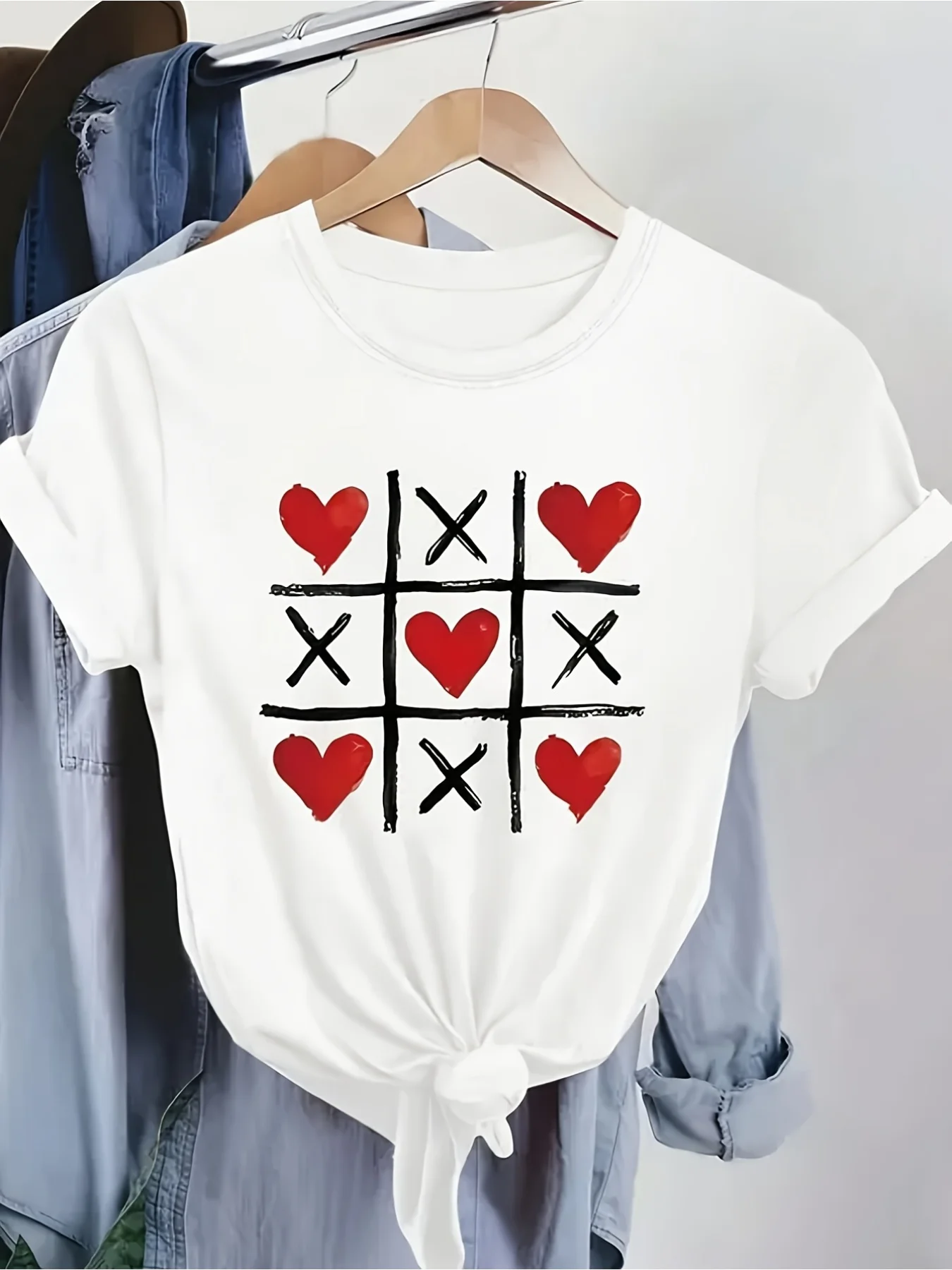 Sleeved Round with Trendy and Unique Geometric Patterns Is An Ideal Choice for Valentine's Day Outfits in Spring Well As Holiday