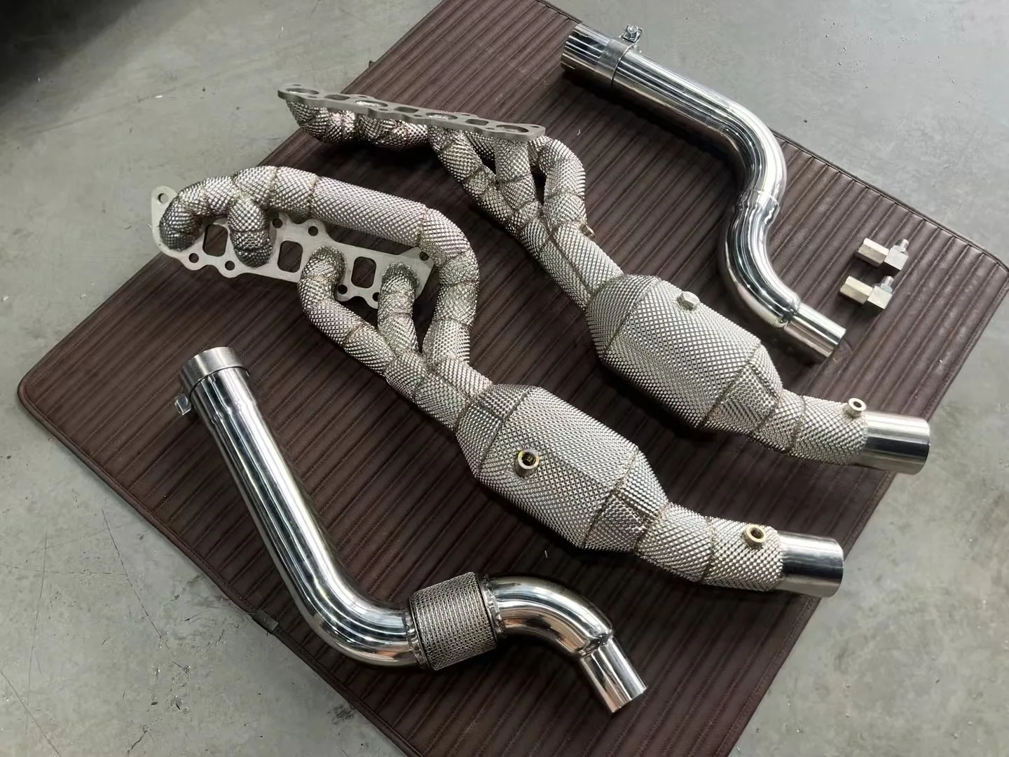 

Выпускной коллектор MANX для Ford Mustang GT 5.0L, нержавеющая сталь SS304, высокопроизводительная выхлопная система с теплозащитным экраном, гоночная труба