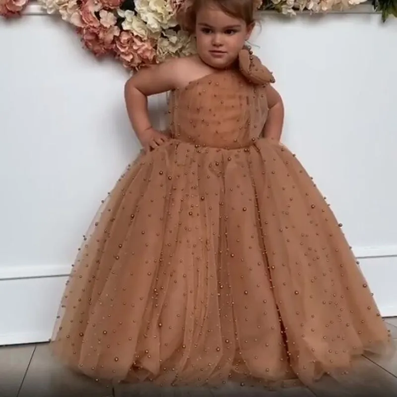 

Luxurious Pearls Flower Girl Dresses for Wedding Brown One Shoulder Bow Princess Kids First Communion Gown Celebrity Dresses