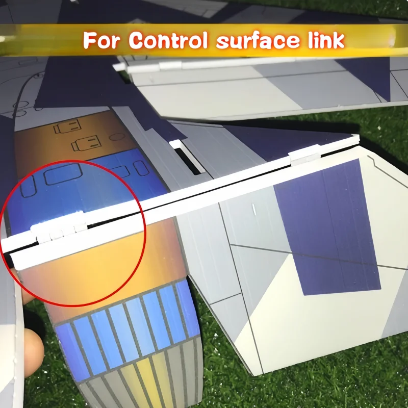 Model samolotu zdalnie sterowany, samolot o stałym skrzydle z płaskimi zawiasami, zawiasy płaskie z otworami odprowadzającymi wodę, wszystkie modele dostępne.