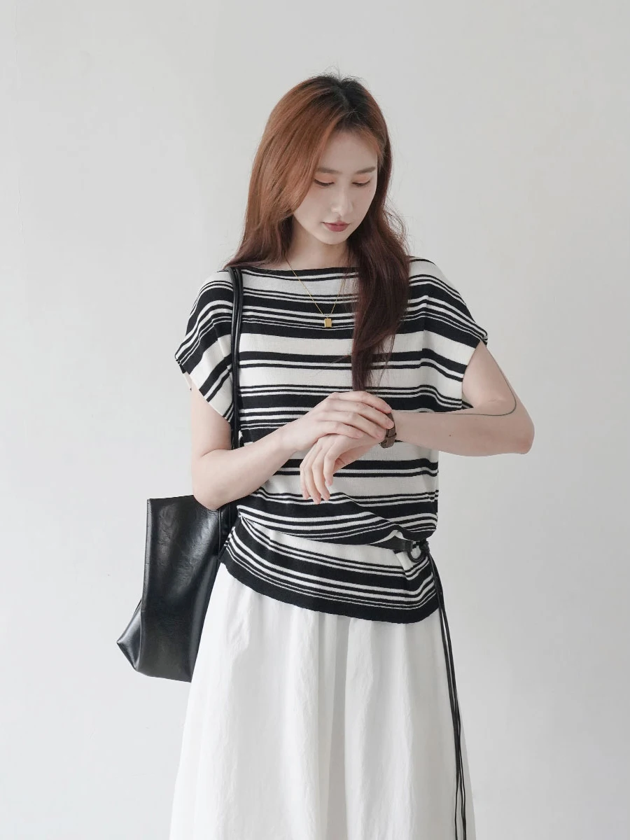 

Spring Summer Slim Fit Women's Knitwear ort Sve Striped Design Casual Sle Overhead Top Faionable Trendy Bla White