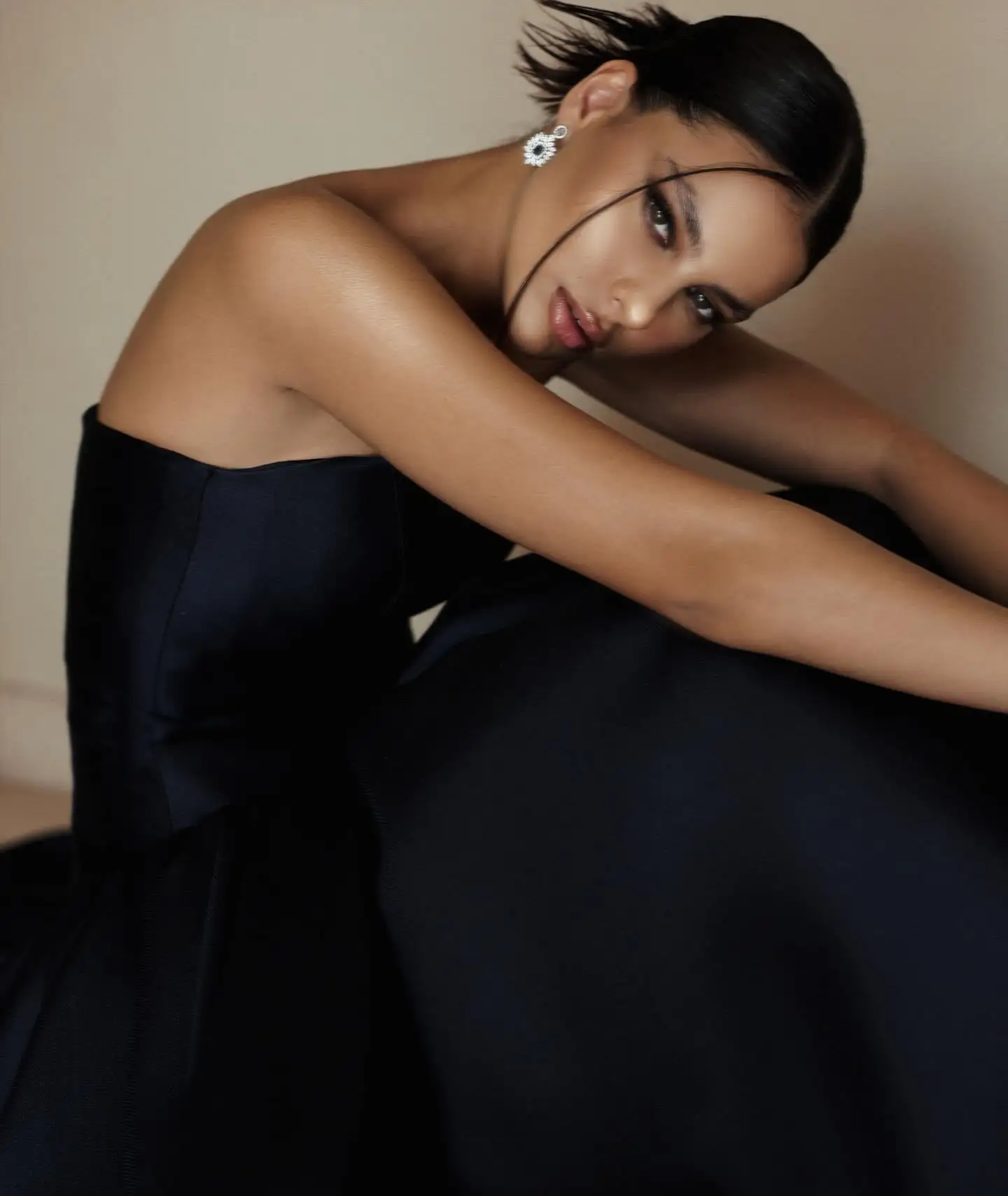 Sharon Said Marineblaues Satin-Abendkleid, trägerlos, tailliert, mit Korsett, geraffter Taille, voluminöses A-Linien-Formal-Partykleid SF480 Custo – Detail 6
