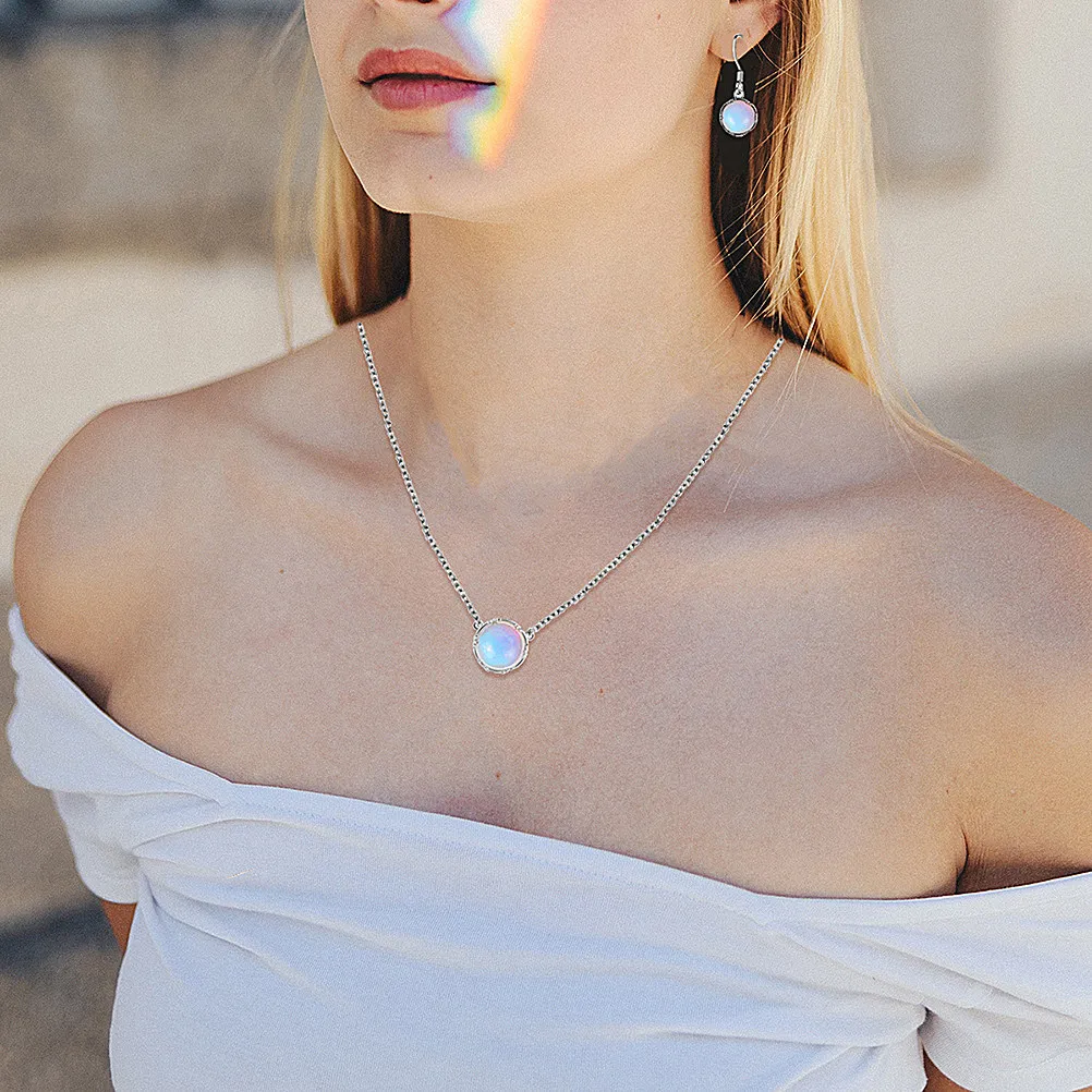 1Pcs Moonstone Necklace Women Creative Fashion Jewelry Pendant Shining Luxury Look Dinner Party Birthday Wedding Accessory