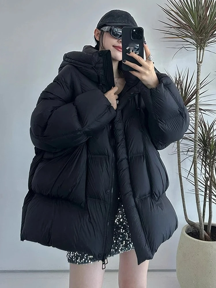 جديد شتاء 2026 سترة منتفخة سميكة للنساء دافئة بقلنسوة متوسطة الطول فضفاضة بلون سادة 90% معطف أبيض مبطن للأسفل #6