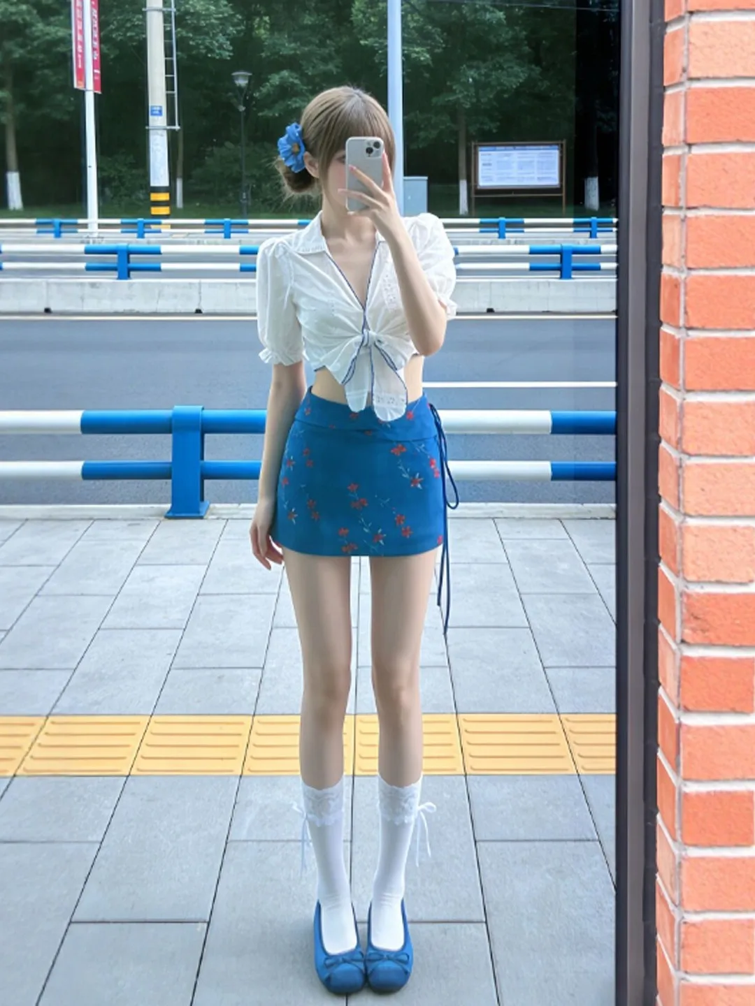 

Summer Vacation Style Floral Print Halter Neck Dress And Shorts Two Piece Set Comfortable Casual Fashion for Young Women