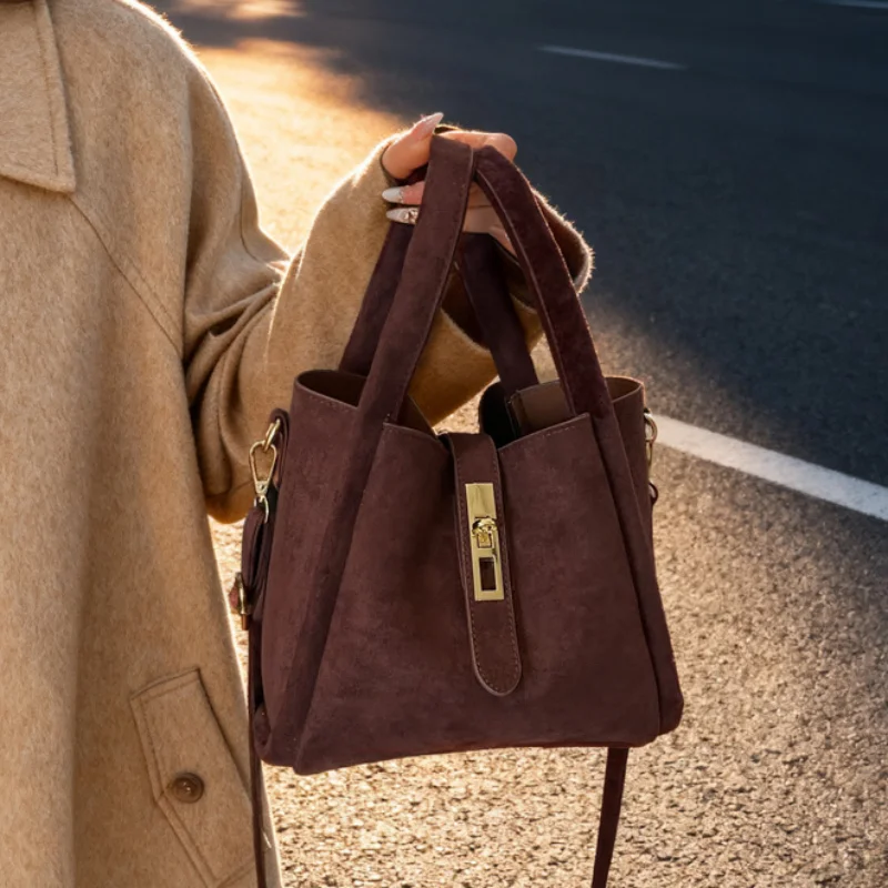 

Korean Brand Women's Handbag High-quality Imitation Suede Shoulder/crossbody Bag Retro Clasp Suede Pu Leather Women's Basket Bag