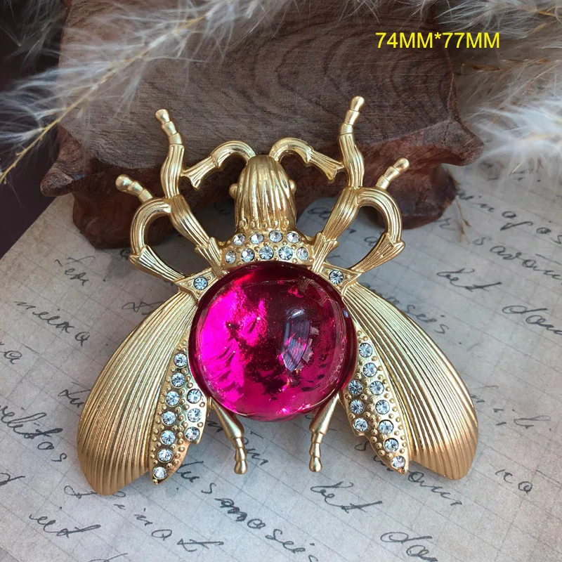French Medieval Dog Big Bee Glass Brooch Ornament  Exaggerated Neutral Insect Brooch Rhinestone Badge Gift