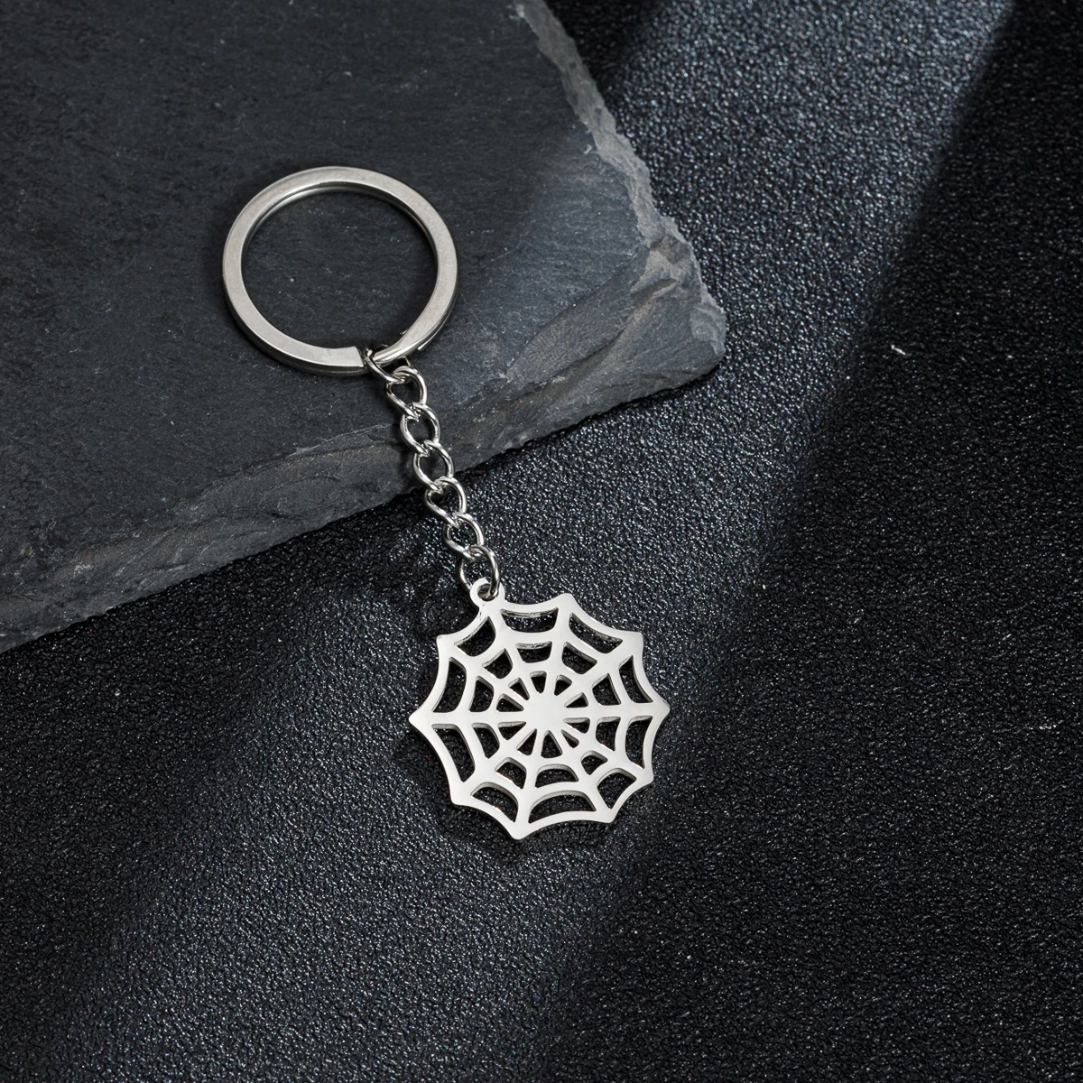 1 Stück Halloween-Spinnennetz-Schlüsselanhänger aus Edelstahl für Frauen und Männer, Autoschlüssel, Gothic-Schmuck, Geschenke