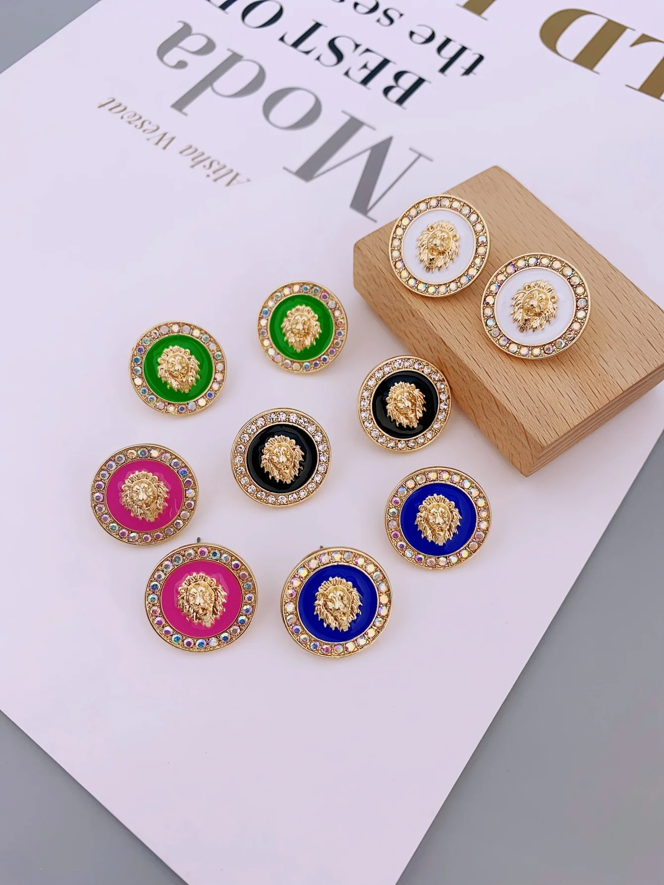 Pendientes redondos de metal con cabeza de león de aleación de zinc a la moda para uso diario, pendientes para mujer