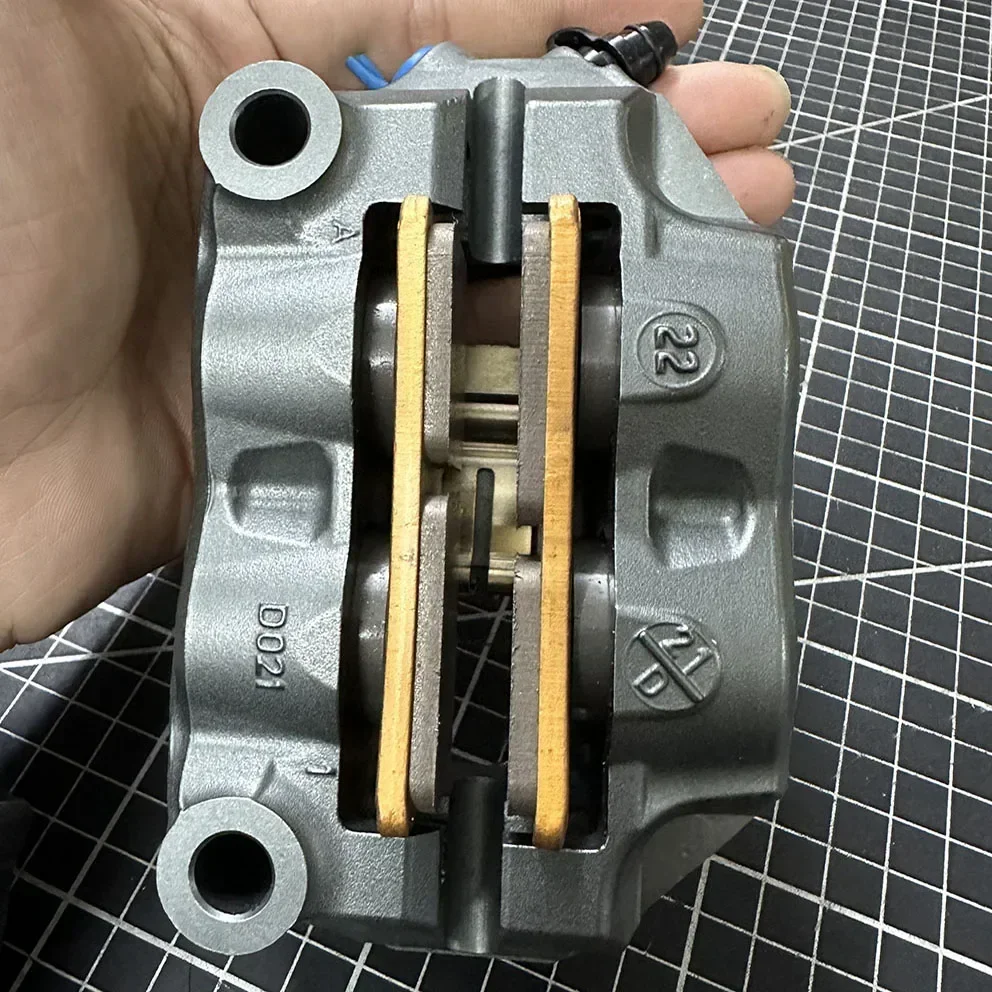 Domestic abalone M50s integrally forged with steel stamp code four-piston large radiation calipers suitable for Maverick No. 9
