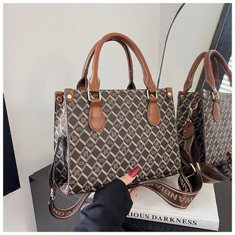 

Stylish Women Bag Featuring Ornate Laser Cut Out Patterns Underarm Shoulder Bag For An Artistic And Unique Design Statement