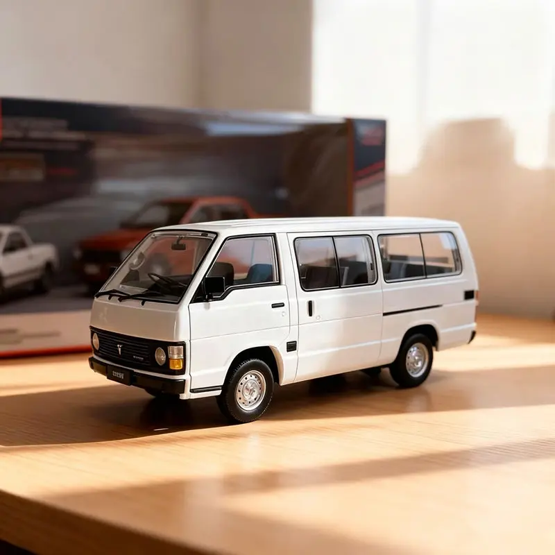 1:64 Hiace H50 VAN Alloy Freight Truck Model Simulation Diecasts Metal Classic Old Commercial Vehicles Car Model Miniature Scale