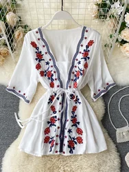 Summer Women's Shirt Ethnic Style Square Neck Lace Embroidered Top Retro Waist Slimming Holiday Female T-shirt Tops LL060