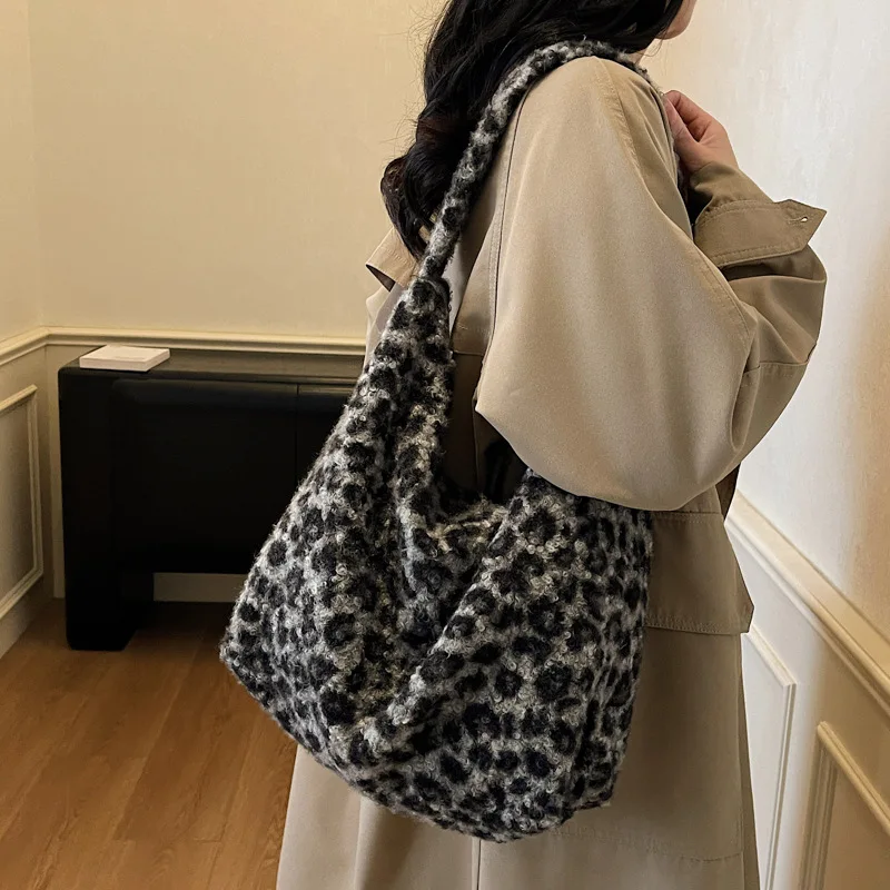 

Новая модная сумка через плечо с леопардовым принтом, большая вместительная сумка через плечо, подмышки, шикарная сумка-тоут в стиле ретро, непринужденная плюшевая сумка через плечо