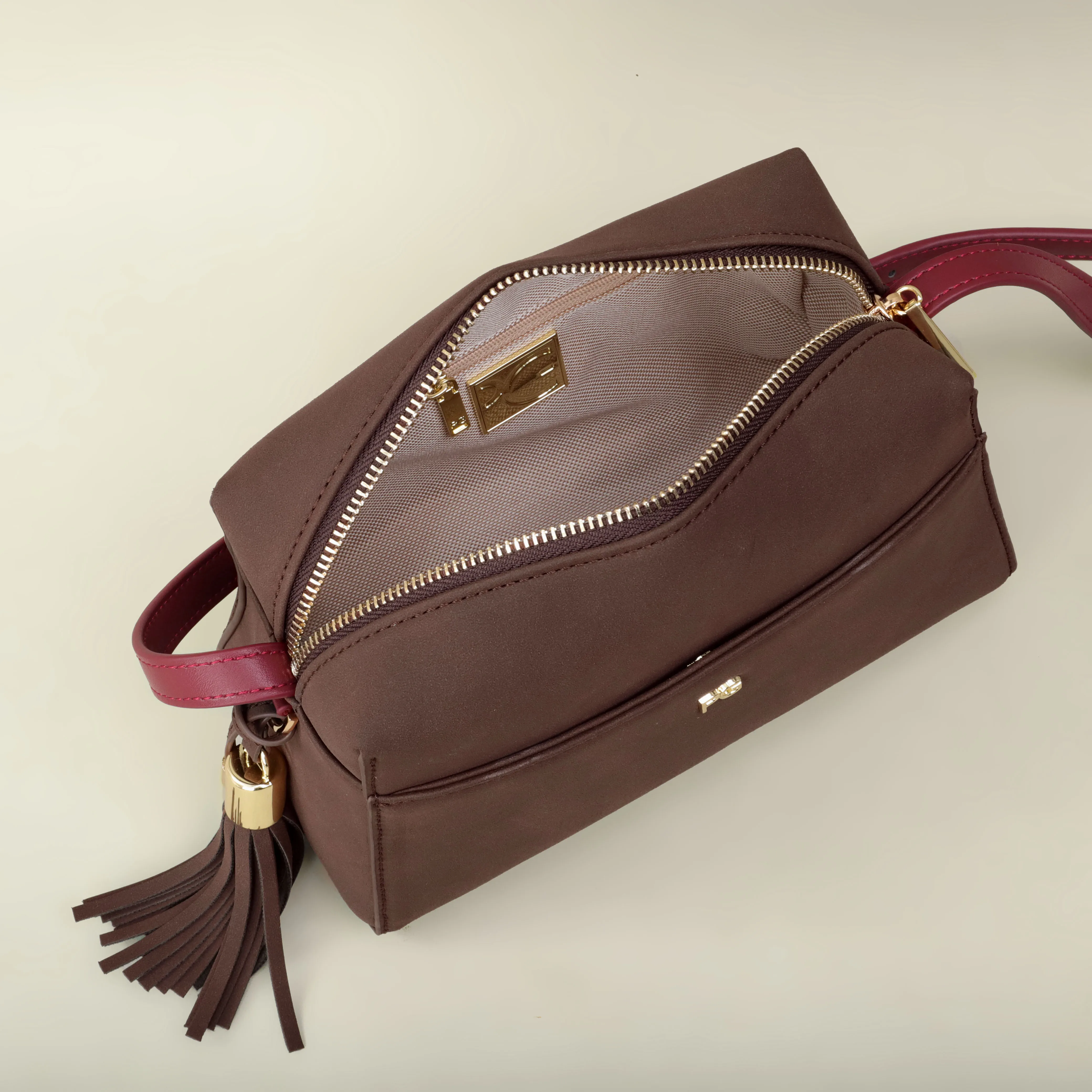 PG Lightweight Fall Classic 2026 Fashion Design Slash Bag High-End Minimalist Elegant Women's Classic Design Crossbody Bag