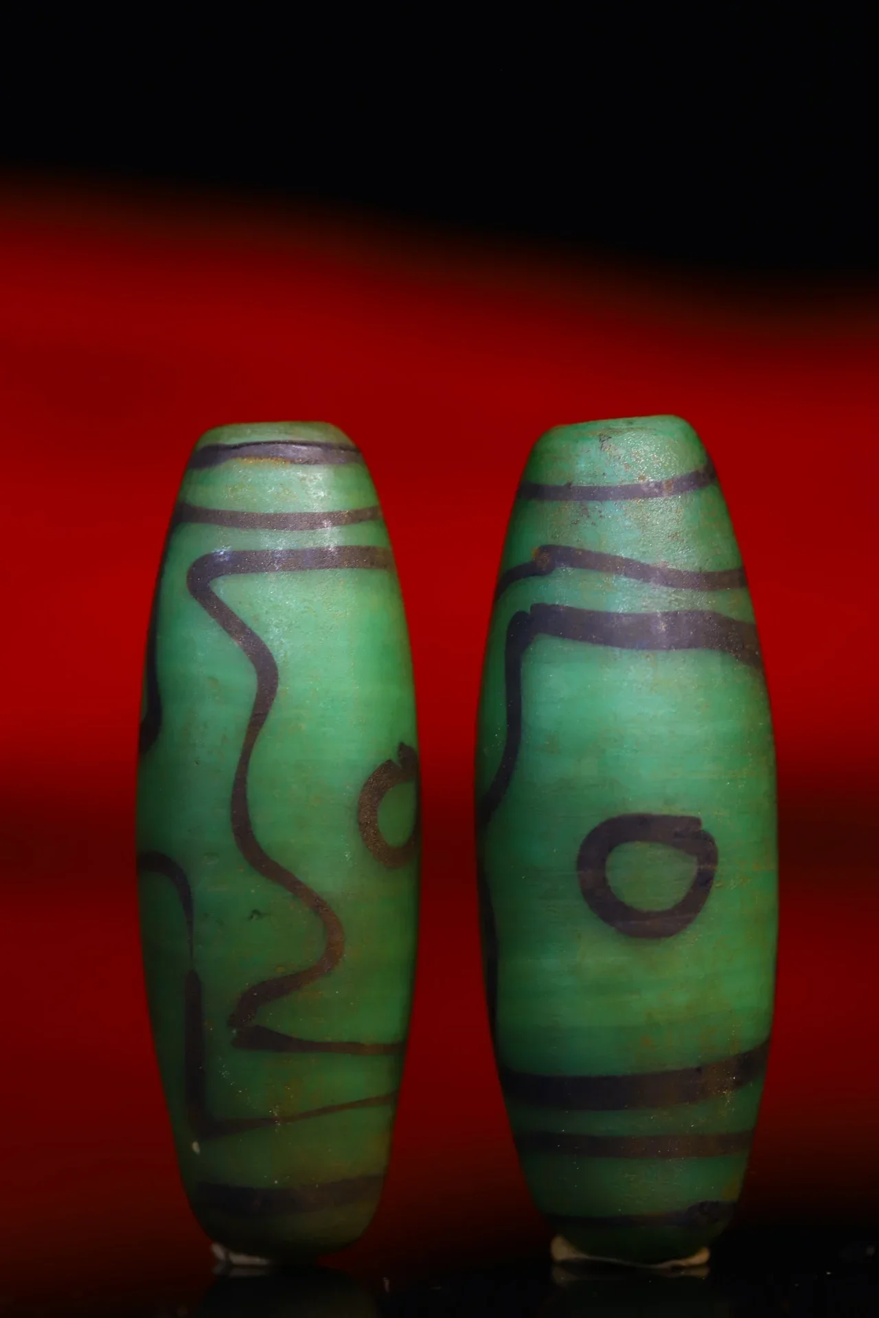 collezione-del-tempio-tibetano-coppia-di-perle-gzi-antiche-in-vetro-colorato-verde-amuleto-a-nove-occhi-ciondolo-dharma-per-la-protezione-della-casa