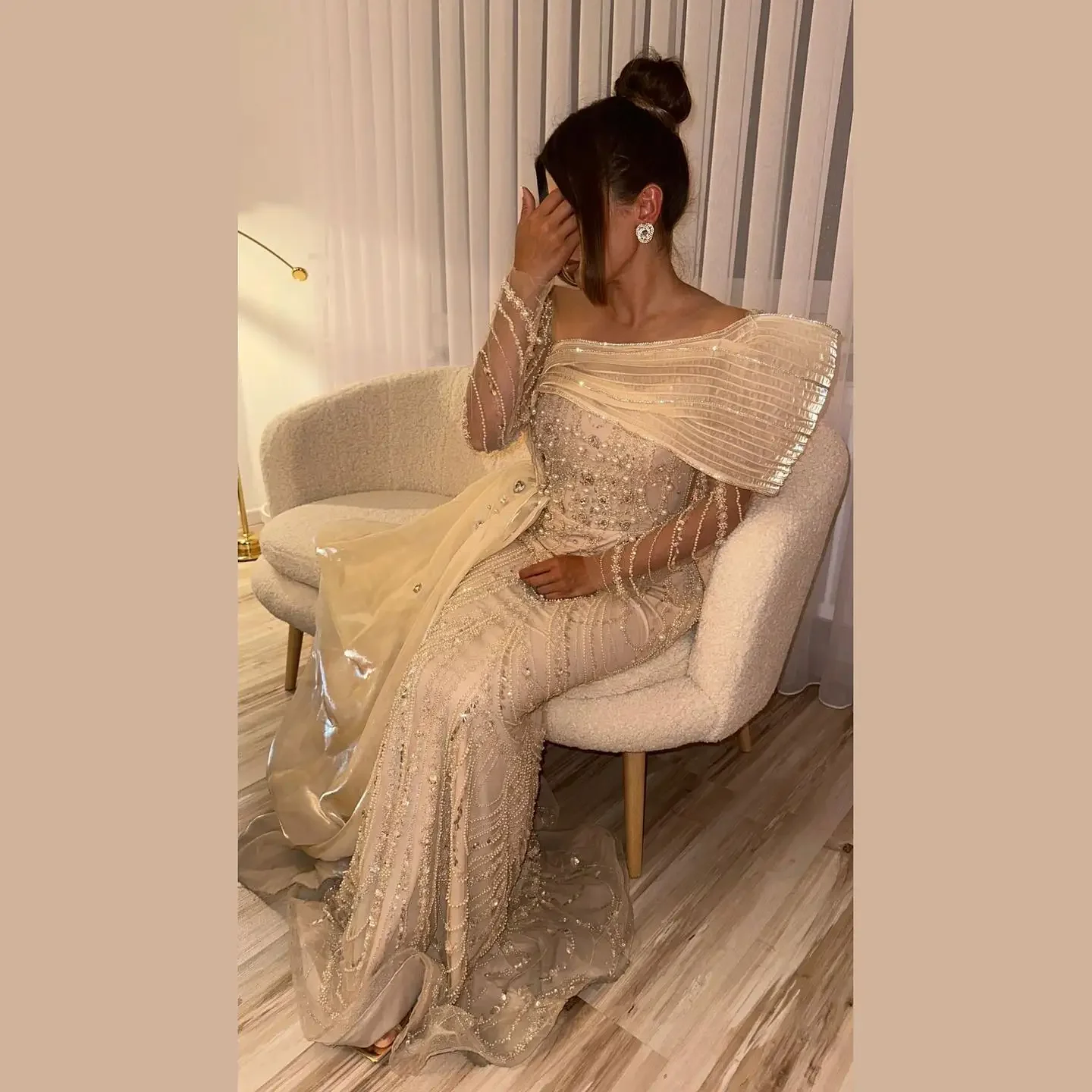 Sharon Said Luxuriöses Nude-Kristall-Meerjungfrauenkleid mit Überrock, Langen Ärmeln, Dubai Hochzeits- und Abendkleid SS256 Maßanfertigung – Detail 6