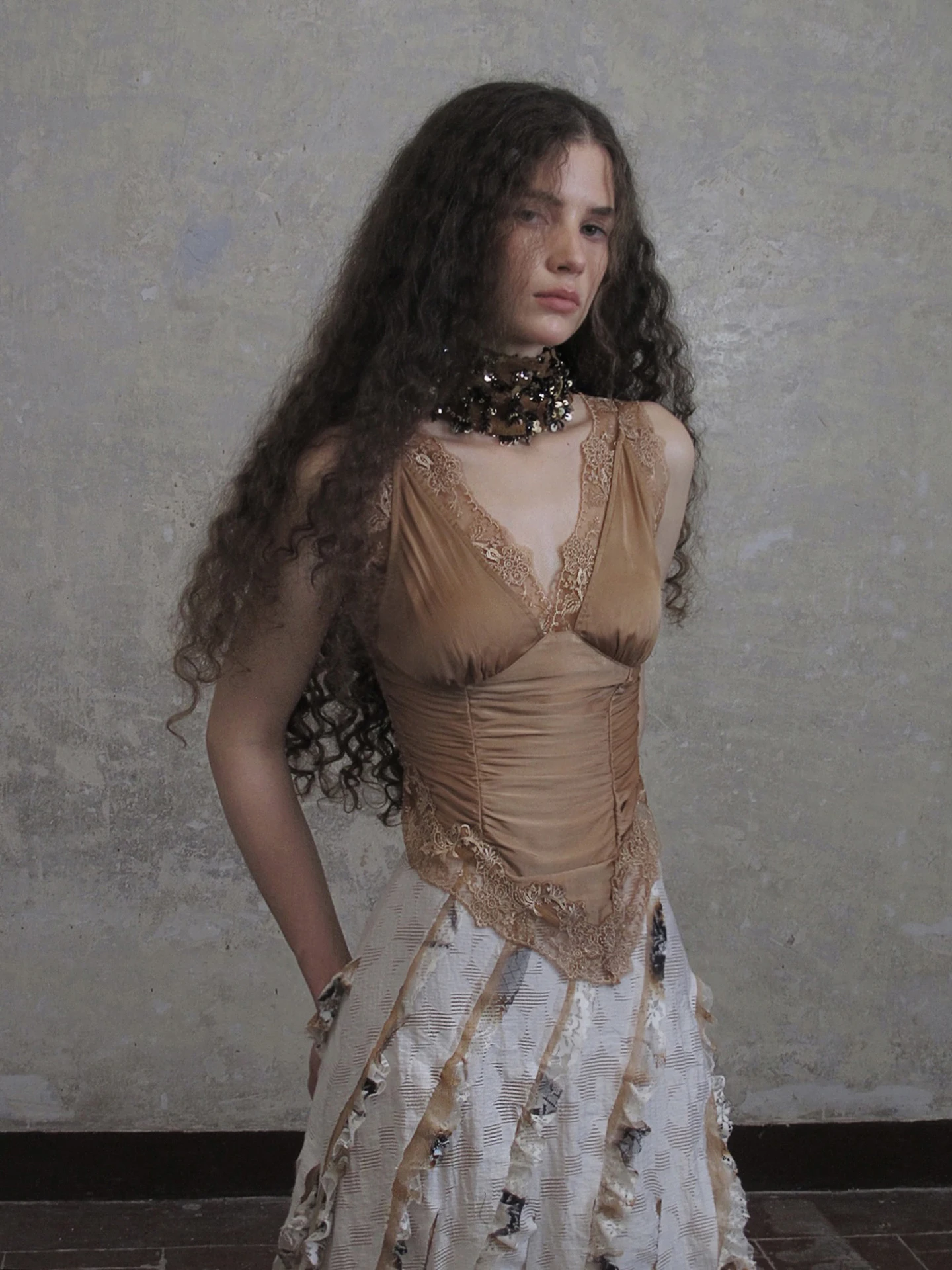 

Универсальный жилет Cariedo BI из шелкового атласа с V-образным вырезом, кружевной вышивкой и эффектом утягивания талии, 3 цвета, французский стиль, средней длины