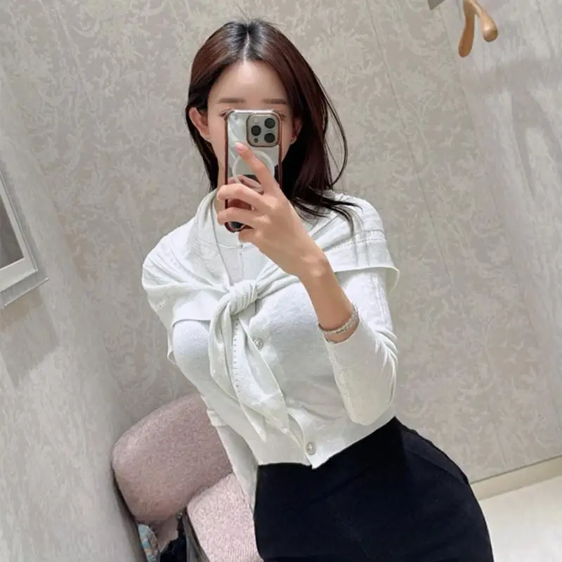 

Fashionable Comfortable East Gate New Arrival Glittery Knitwear Two-Piece Set Trendy Button-Up Slim Fit Korean Style Women's ...
