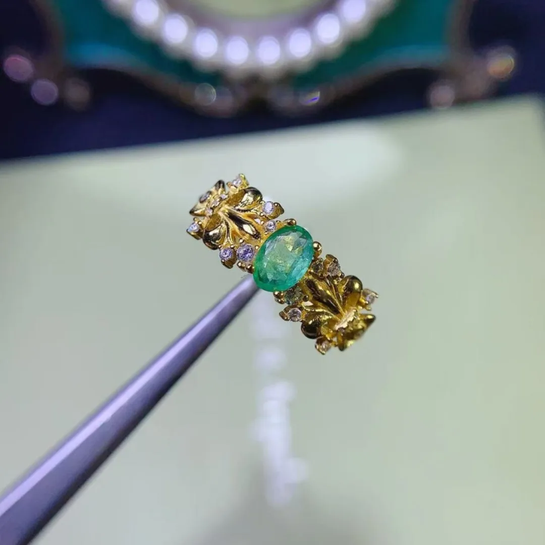 

Radiant Natural Emerald Ring in S925 Sterling Silver for Women Features A Lustrous Vivid Gem for Chic Daily Party Elegance