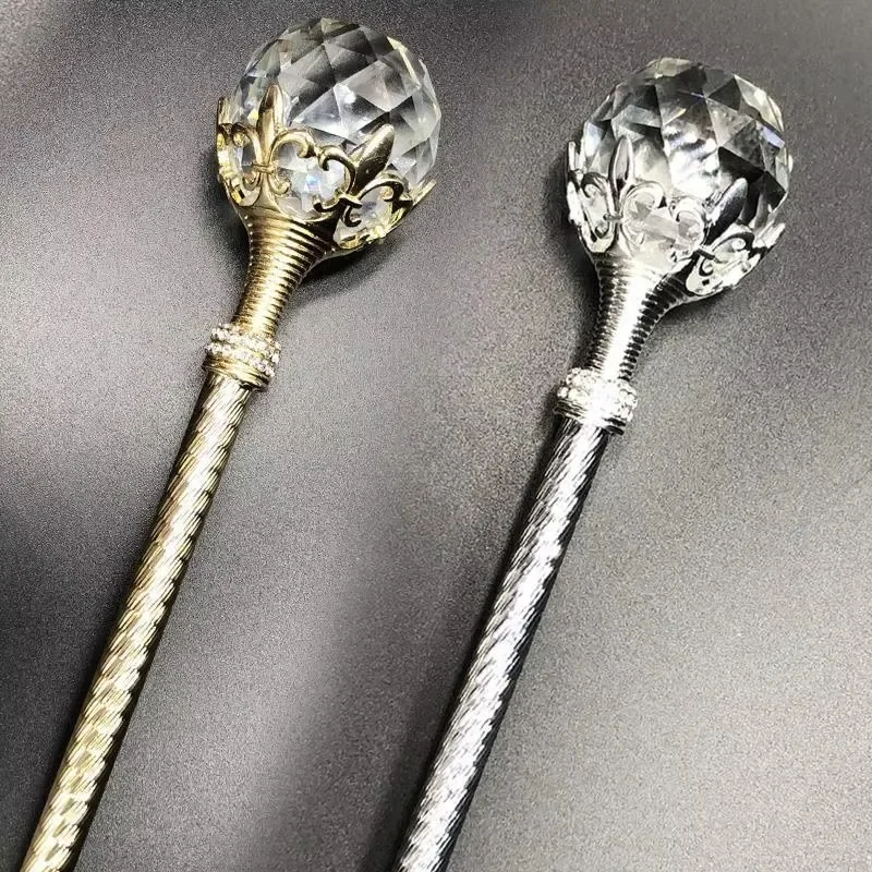 Cajado Mágico de Metal com Garra e Bola de Cristal de 47cm para Festa de Carnaval