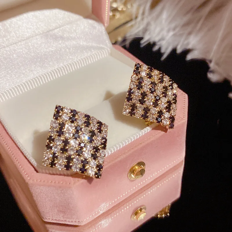Geometry Rhombus Stud Earrings for Women White Black Rhinestones Earrings Trendy Korean Elegant Party Jewelry