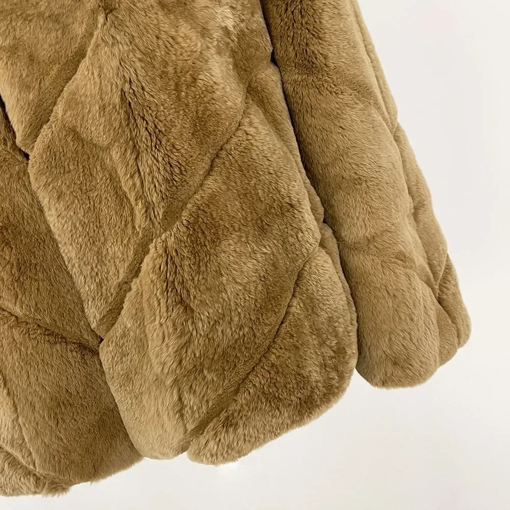 معطف فرو الأرنب الحقيقي دافئ 2025 جديد لخريف وشتاء ملابس خارجية من الفرو الطبيعي قصيرة بلون سادة سترة نسائية من فراء الأرانب موضة أنثى