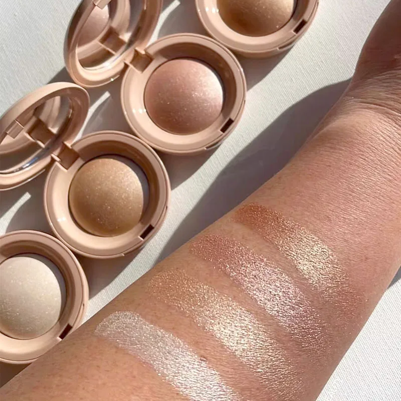 Evidenziatore in polvere di bellezza rara Fard Acqua Luce luccicante Illuminatore viso duraturo impermeabile Illumina evidenziatore liquido leggero