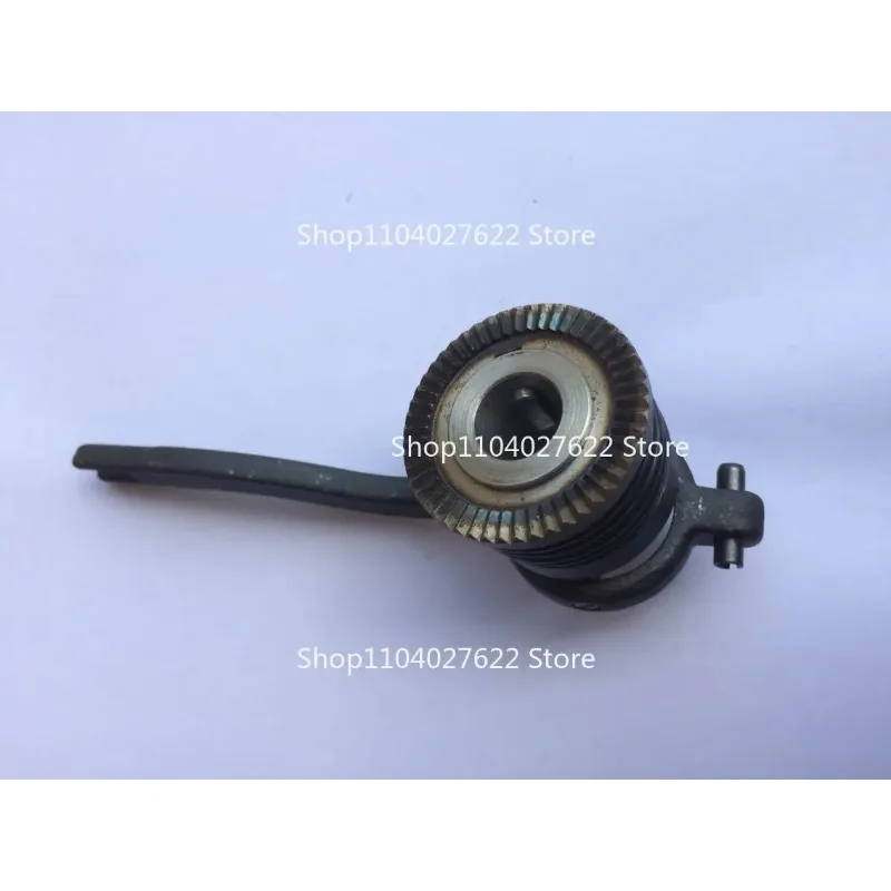 로커 수직 밀링 머신, 밀링 헤드 액세서리 헤드 액세서리 B80 에스코트 제어 클러치 기어에 적용