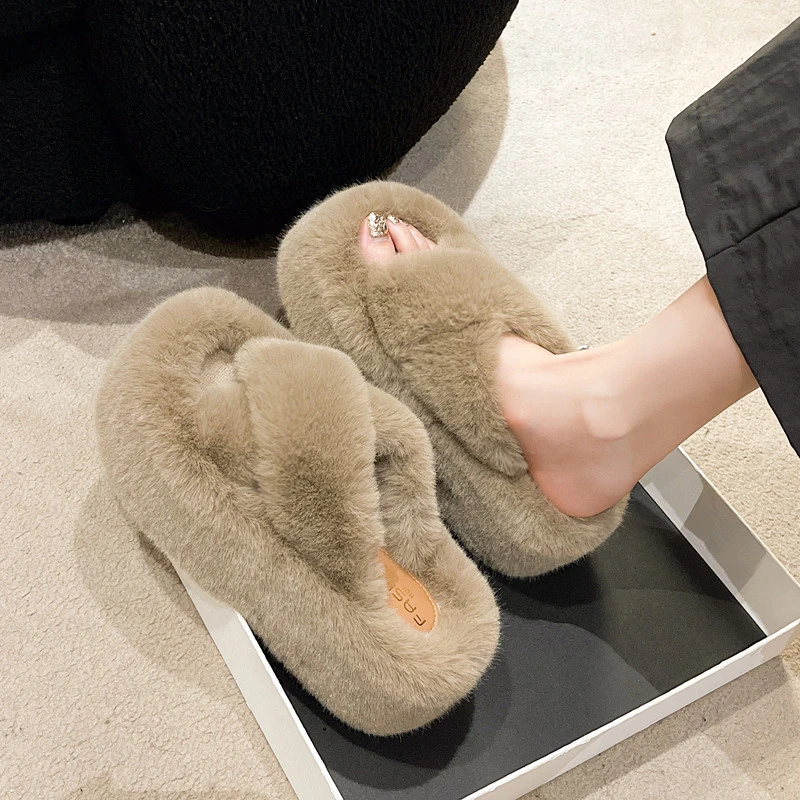 Chunky Platform Fur Slippers Women 2024 Winter Thick Bottom Furry Outdoor Slippers Woman Plus Size 42 Short Plush Designer Shoes