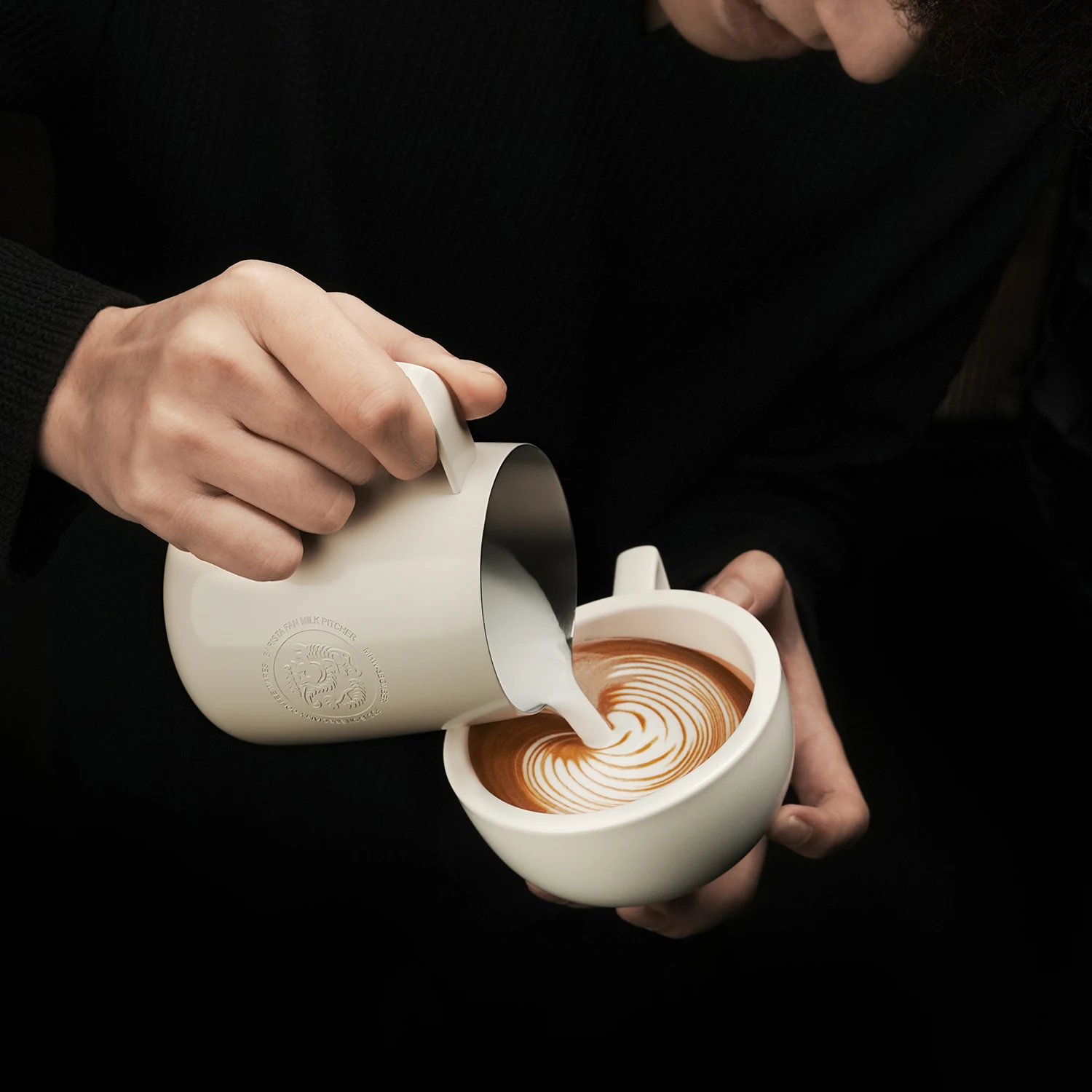 MHW-3BOMBER FF 650 مللي إبريق مزبد الحليب، إبريق حليب باريستا من الفولاذ المقاوم للصدأ الاحترافي لملحقات مقهى القهوة واللاتيه