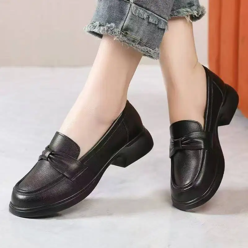 النساء الجلود جولة تو كتلة كعب المتسكعون ربيع الخريف جديد لينة وحيد عدم الانزلاق الضحلة الانزلاق على كعب منخفض أحذية من الجلد عادية