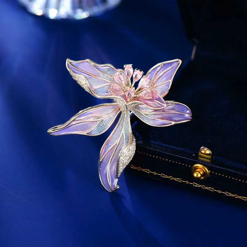 High-end French Iris Female Brooch Exquisite Shining Pink and Blue Enamel Corsage Luxury Design Zircon Pin Suit Coat Accessories