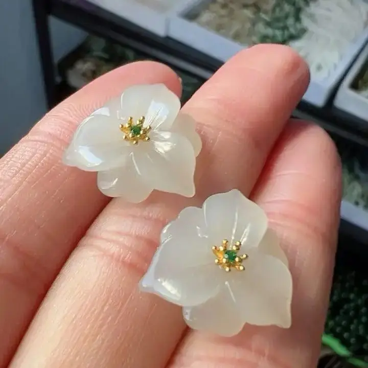 

Brand new natural Hetian jade flower blooming rich stud earrings, with certificate