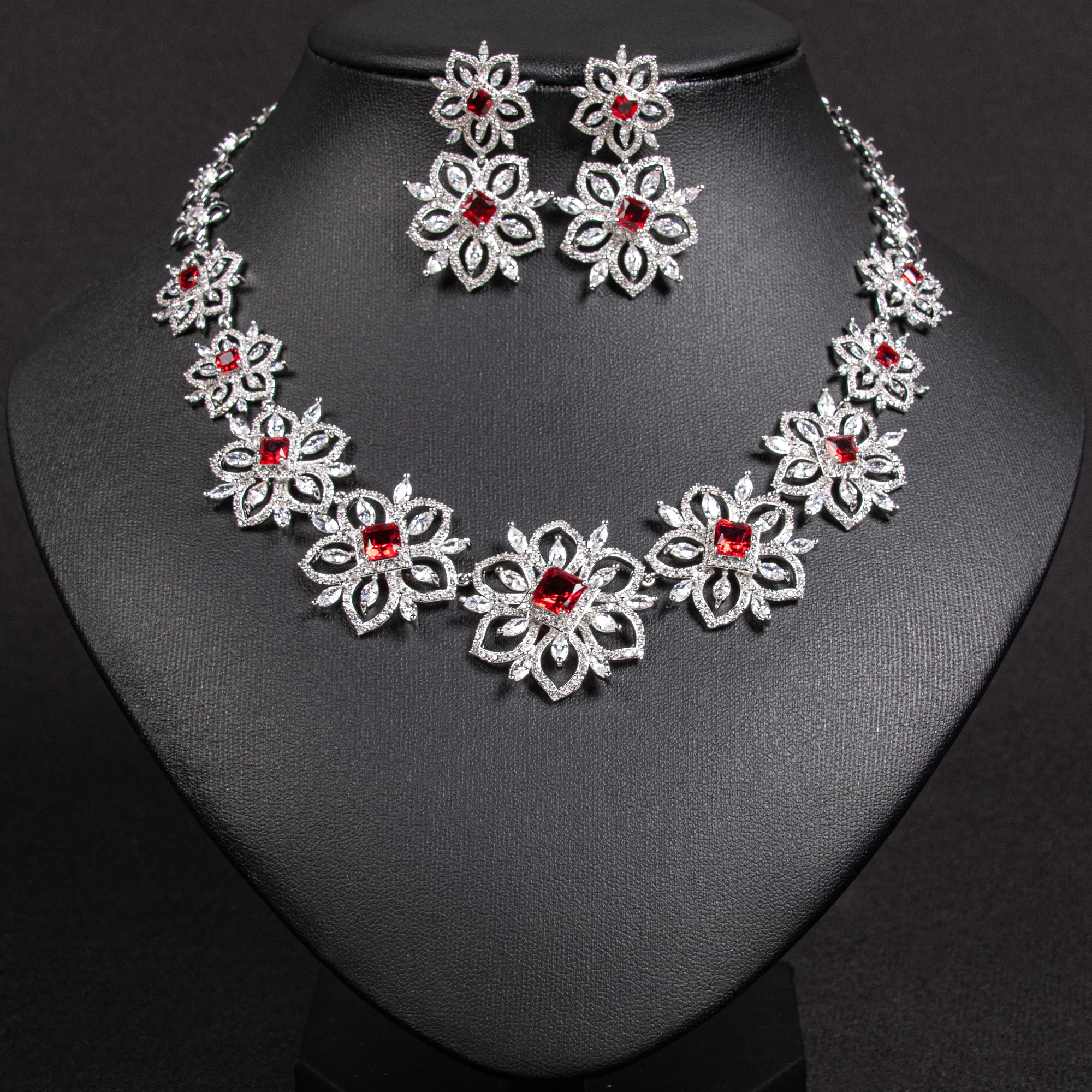 Fashionable flower shaped cubic zirconia necklace earring accessory set for women's weddings