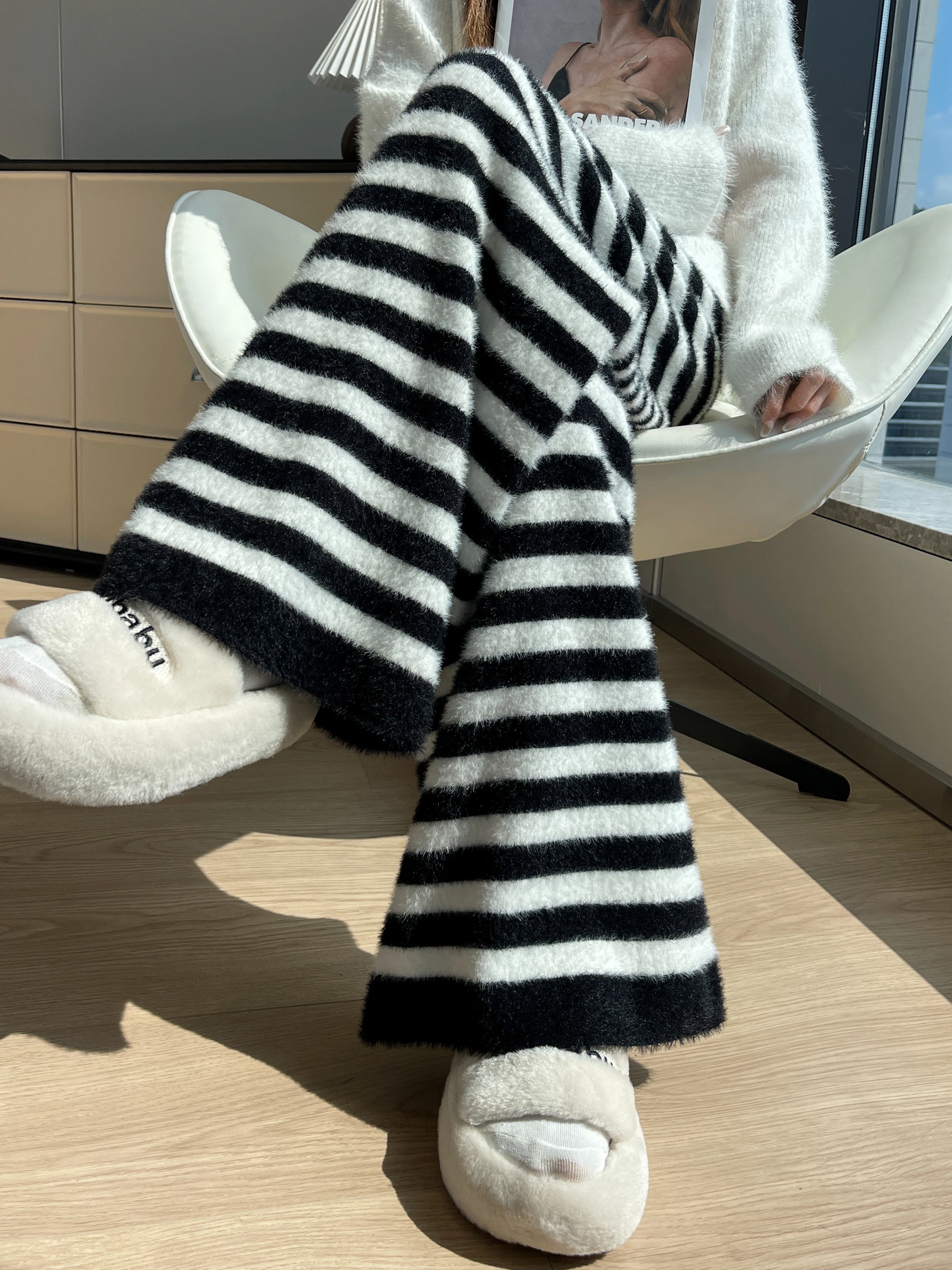 กางเกงขายาวทรงกระบอกเอวสูงผ้ากำมะหยี่ถักนิตติ้งสำหรับผู้หญิง รุ่นใหม่ประจำฤดูใบไม้ร่วงและฤดูหนาว ทรงหลวมยาวคลุมเท้า สไตล์ลำลอง